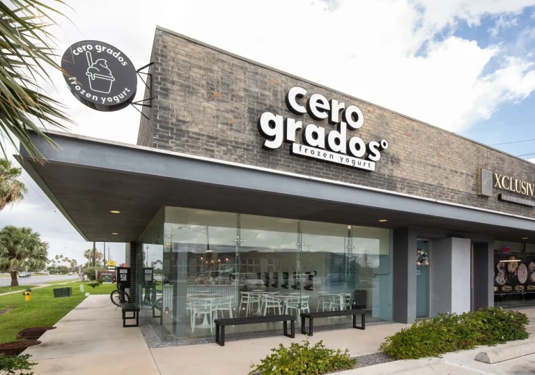 Cero Grados frozen yogurt shop