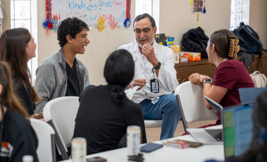 Dr. Everardo Cobos speaks with UTRGV medical students